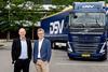 To the left, Søren Schmidt, DSV, to the right, Roger Alm, Volvo Trucks.