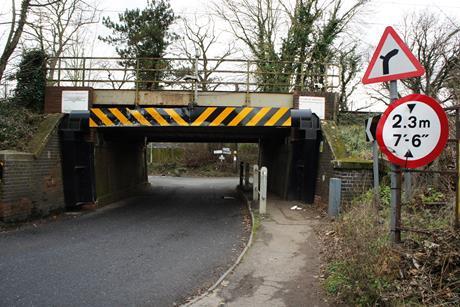 Fleet Operators Warned of Bridge Strike Risks as October Peak Arrives