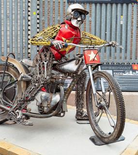 The Ronnie Moore statue 1