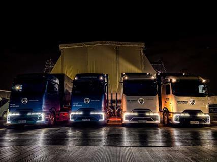 Sam-Fender-People-Watching-Tour-(four-eActros-600)-lights-on