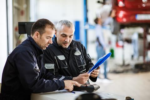 thumbnail_garage technicians