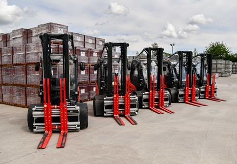 Fleet of Linde Material Handling Electric Forklifts Stationed at Russell Roof Tiles[70205]