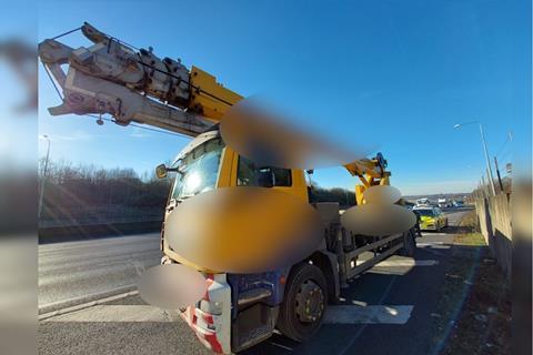 m11---m25-lorry-with-crane-on-back-blurred-website