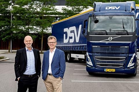 To the left, Søren Schmidt, DSV, to the right, Roger Alm, Volvo Trucks.