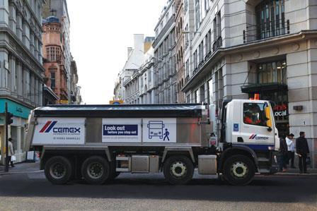 Cemex_-Pedestrian-safety-truck-in-London-(2)