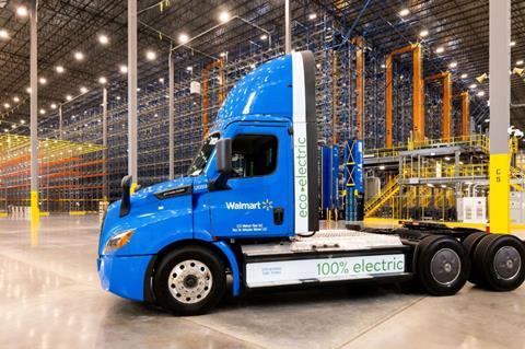 walmart-canada-freightliner-1400x933