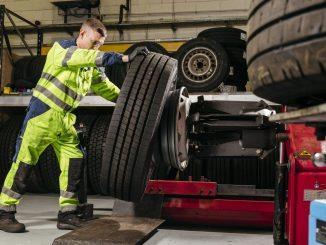 201-01-Fraikin-Heavy-Vehicle-Apprenticeship-Programme-1200x800-1-326x245