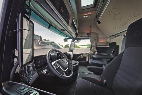 10.MERCEDES-BENZ_ACTROS_L.HR