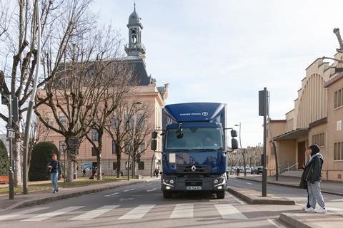 Kuehne Nagel Renault Trucks-03