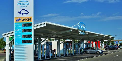 engie-vianeo-ladestation-charging-station-morainvilliers-frankreich-france-2023-02-min